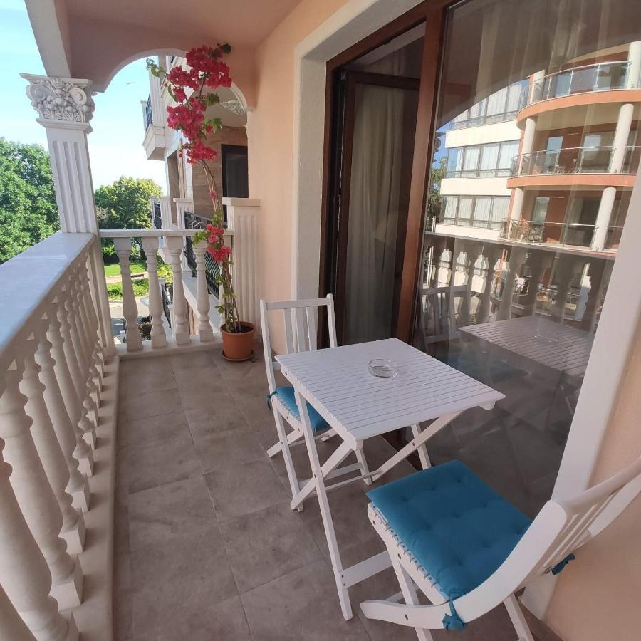Valencia Gardens Deluxe Apartments Nesebar Bagian luar foto